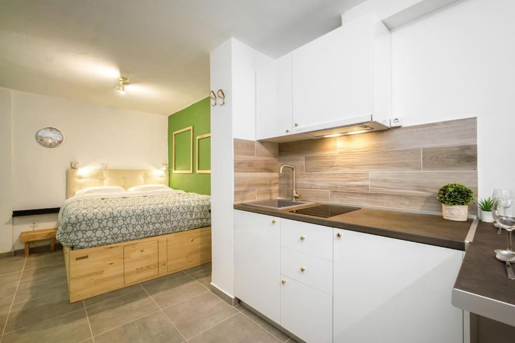 Modern Boutique Apartment Athens Exterior photo